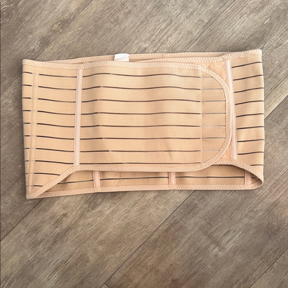 Beige belly belt
